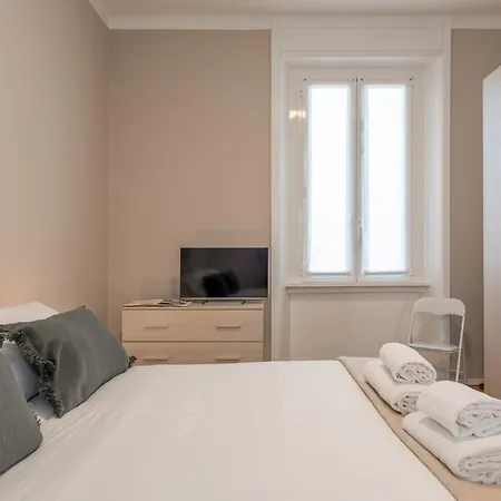 Modern For 4 In Historical Building - Duomo View * Милан
