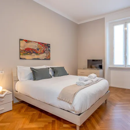 Modern For 4 In Historical Building - Duomo View Апартаменты