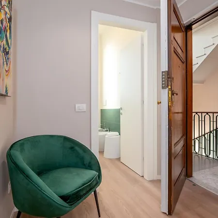 Апартаменты Modern For 4 In Historical Building - Duomo View Милан