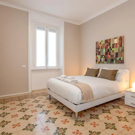 Modern For 4 In Historical Building - Duomo View Апартаменты Милан