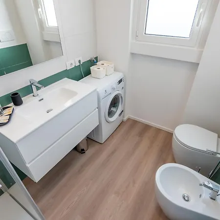 Modern For 4 In Historical Building - Duomo View Апартаменты Милан