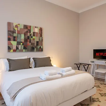 Modern For 4 In Historical Building - Duomo View Апартаменты